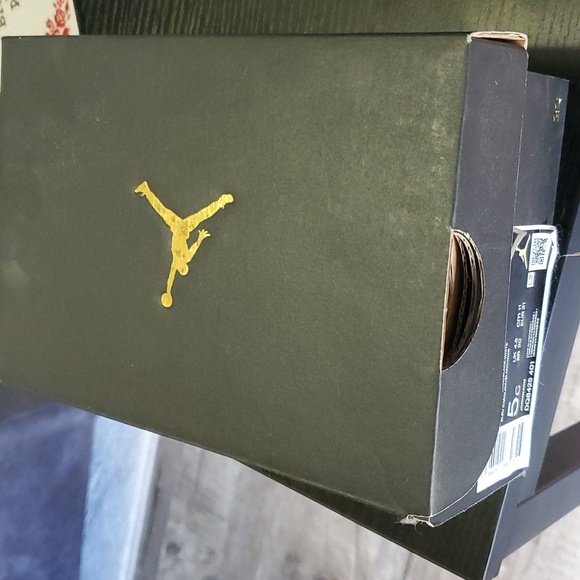 Nike Jordan 1 Mid - Picture 9 of 9